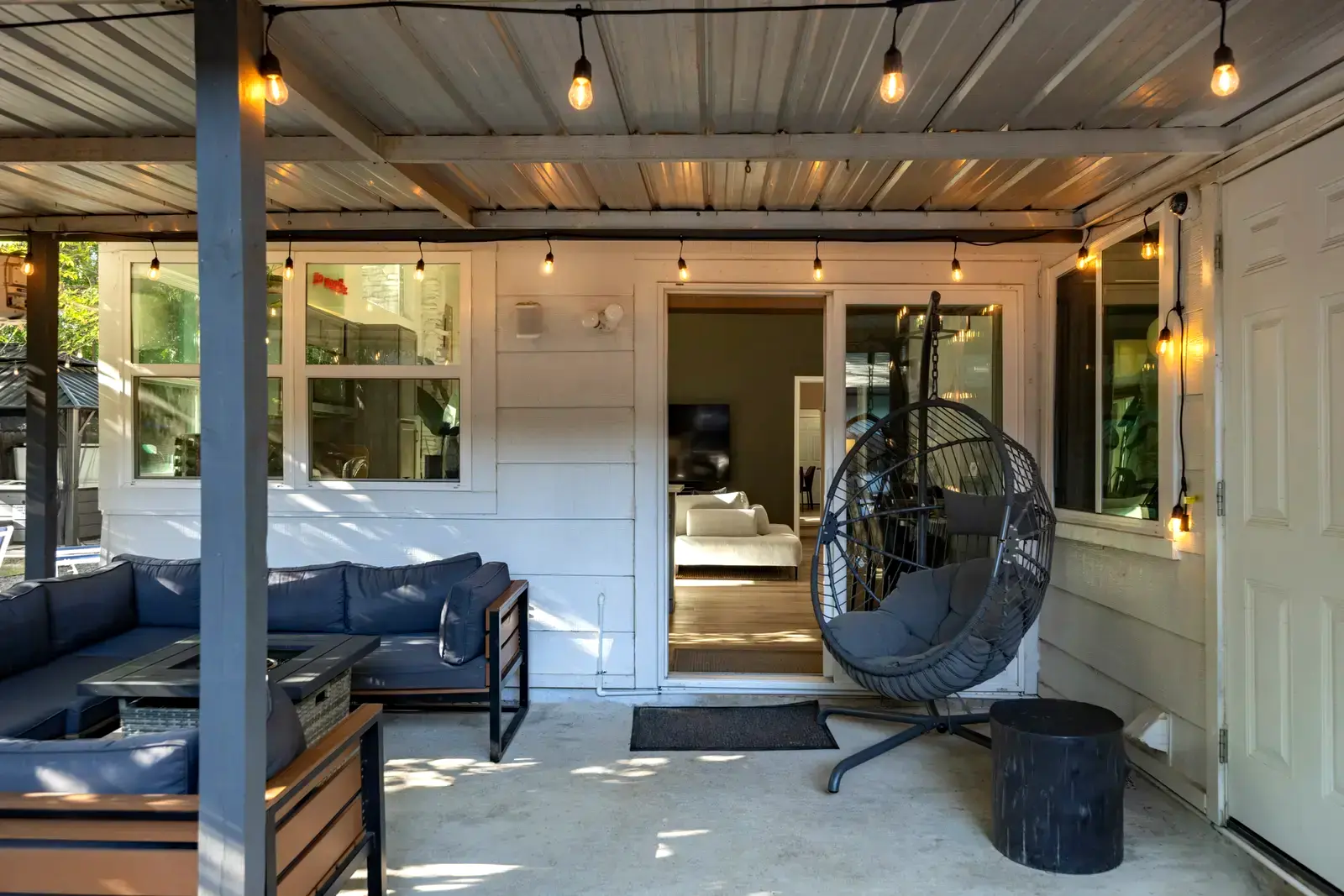 Covered patio entrance at Peppertree Paradise